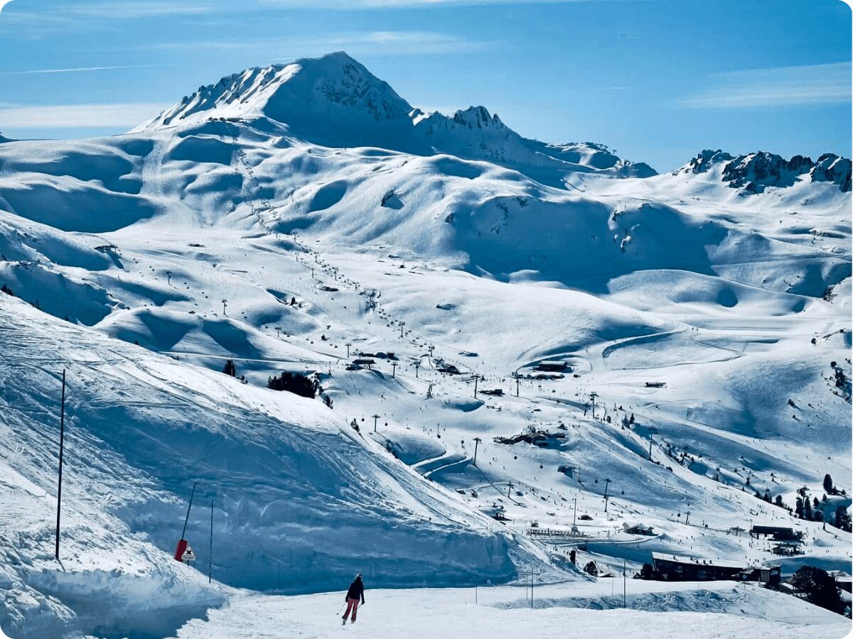 Paradiski-Francijas-Kalni-kalnu-sleposana-snovbords.jpg