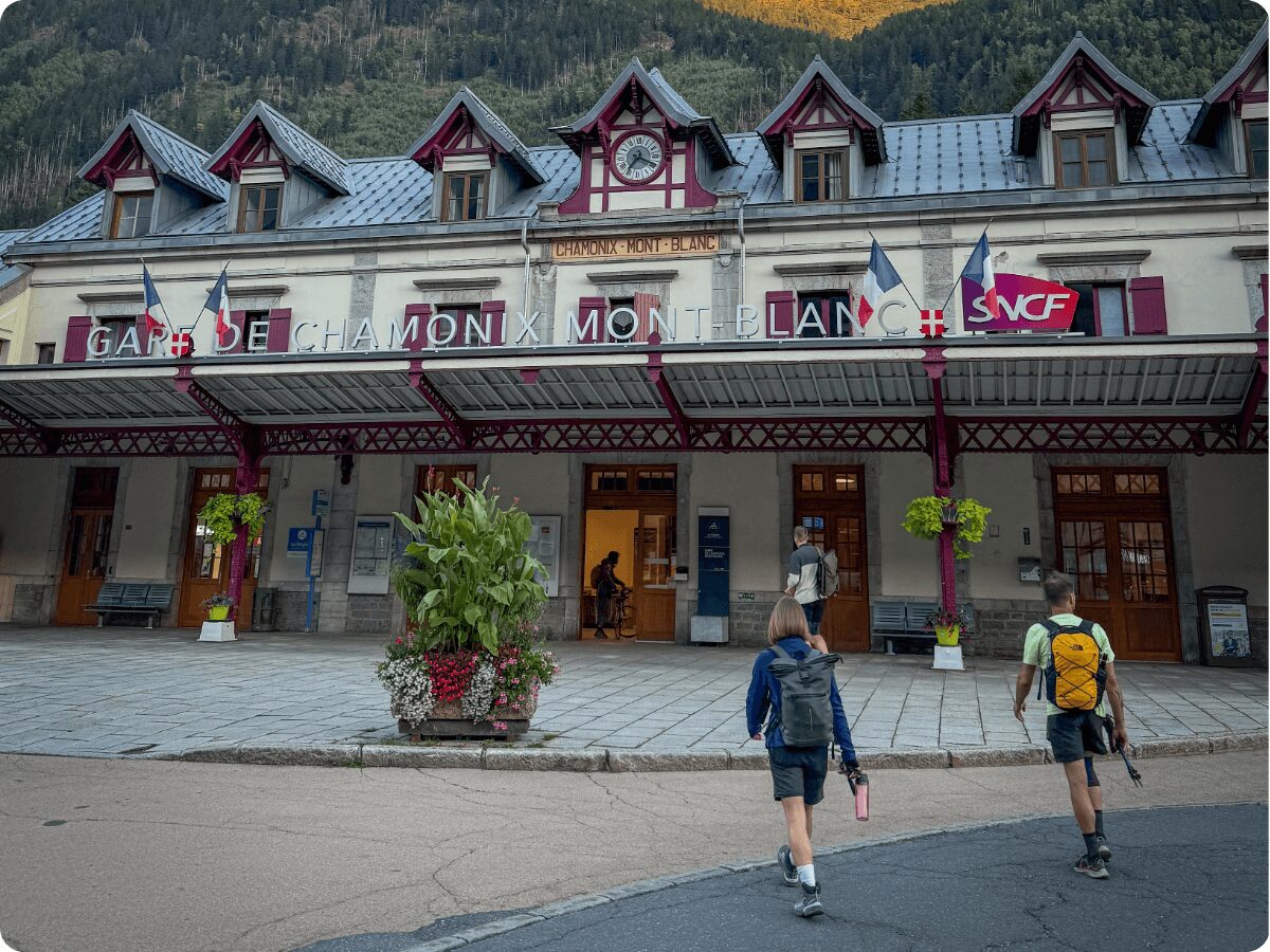 Tour_du_Mont-Blanc_11diena_Chamonix_station.jpg
