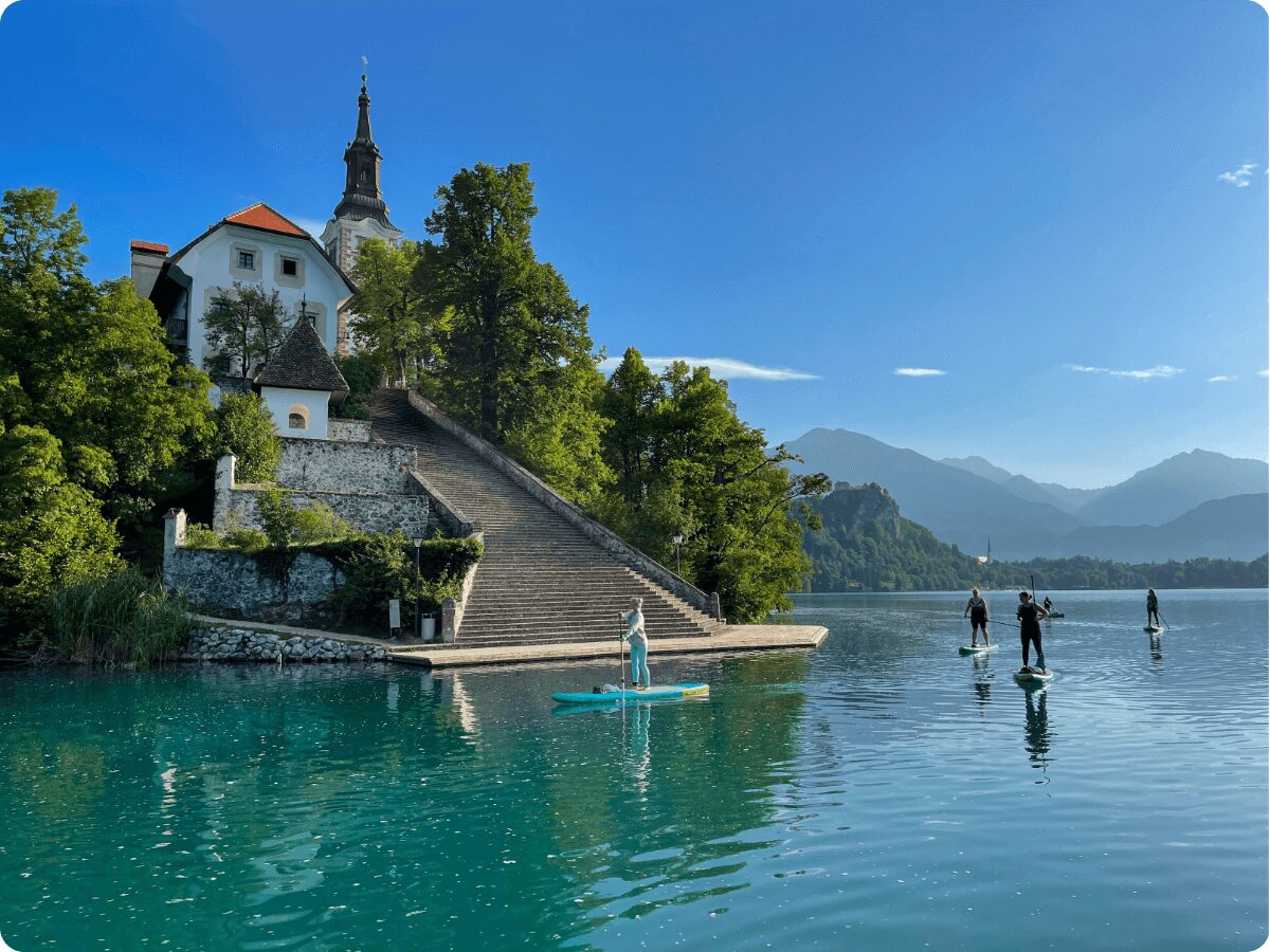 bled-ezers-sup-skatu-punkts-ojstrica-aktivitate-slovenija.jpg